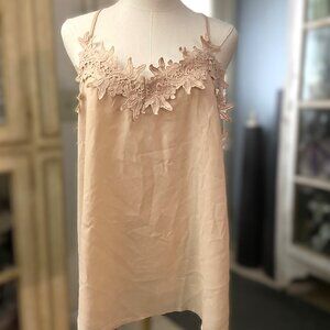 BEAUTIFUL MACARON BEIGE TOP WITH APLIQUE EDGING XL